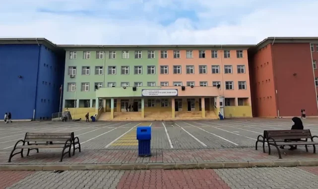 Başakşehir'de ortaokulda kavga: 8 öğrenci yaralı