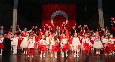 Başkan Genç, miniklerin Cumhuriyet coşkusuna ortak oldu