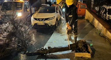 Beylikdüzü'nde sağanak mesaisi gece boyunca sürdü