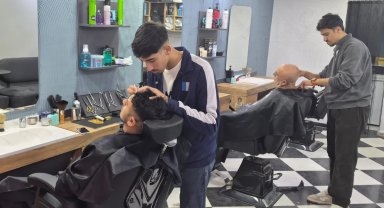 Bunu da gördük! Askıda tıraş dönemi başladı