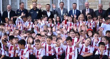 Bursa İnegöl'de 750 öğrenciye forma sevinci