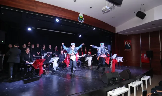 Bursa İnegöl'de Gençlik Korosu'ndan Cumhuriyet'e özel konser