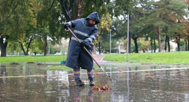 Bursa Osmangazi'de park ve yeşil alanlarda yoğun mesai