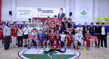 Bursa Osmangazi'de sporcular Cumhuriyet için ter döktü