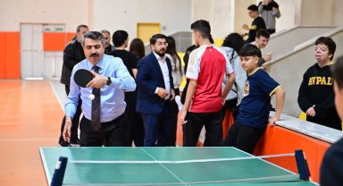 Bursa Yıldırım'da Başkan Yılmaz gençlerle spor yaptı