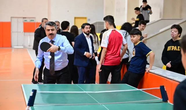 Bursa Yıldırım'da Başkan Yılmaz gençlerle spor yaptı