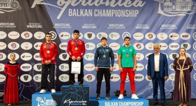 Bursa Yıldırımlı güreşçiler Balkan Şampiyonası'ndan madalyalarla döndü