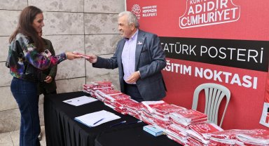 Bursa'da Atatürk posterleri Nilüfer'in her yerinde