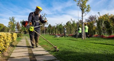 Bursa'da park ve bahçelere düzenli bakım