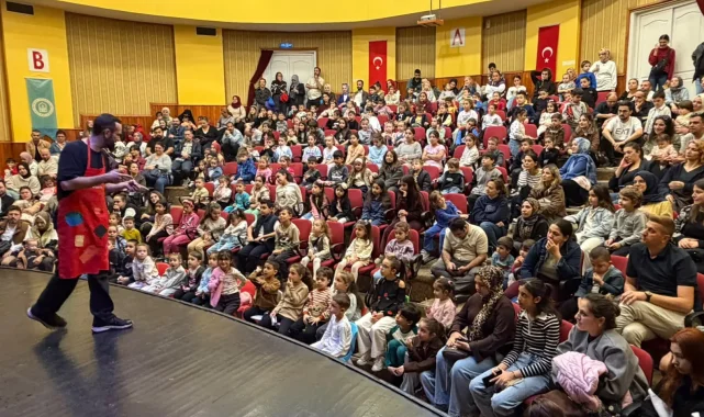 Bursa'da Yıldırımlı çocuklar 'Evden Uzakta' ile tiyatroyla buluştu