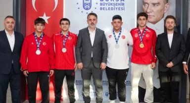 Bursa'nın madalyalı güreşçileri Biba'nın konuğu oldu