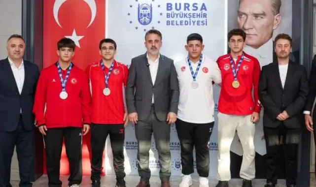 Bursa'nın madalyalı güreşçileri Biba'nın konuğu oldu