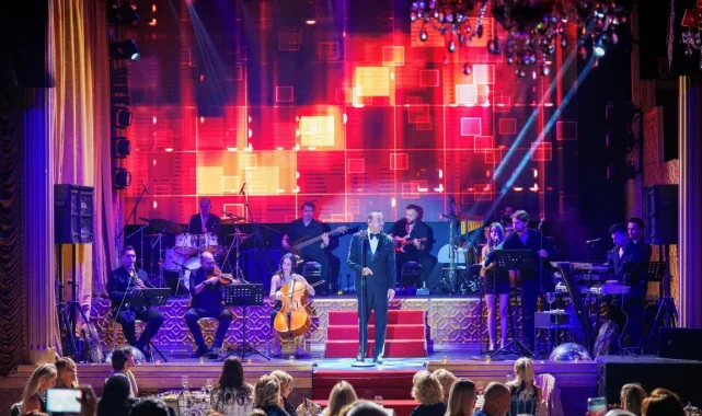 Cenk Eren'den mikrofonsuz muhteşem performans