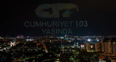 Cumhuriyet coşkusu gökyüzünü aydınlattı