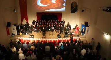 Cumhuriyet coşkusu türkülerle sahneye taşındı