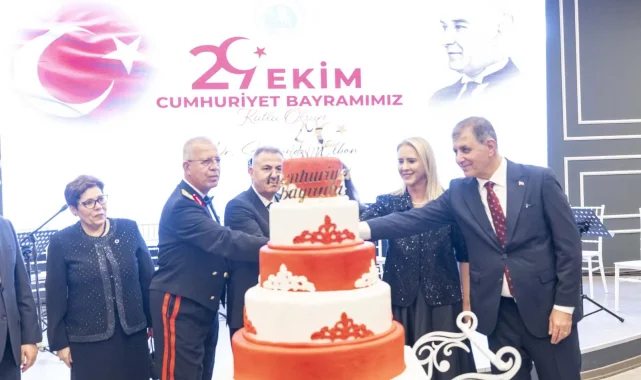 Cumhuriyet'in 103'üncü yaşına İzmir'de özel gece