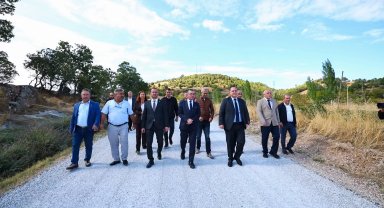 Demirci'de 12 mahalleye ulaşım sağlayan yola yakın mercek