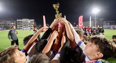 Denizli'de Cumhuriyet kupaları sahiplerini buldu
