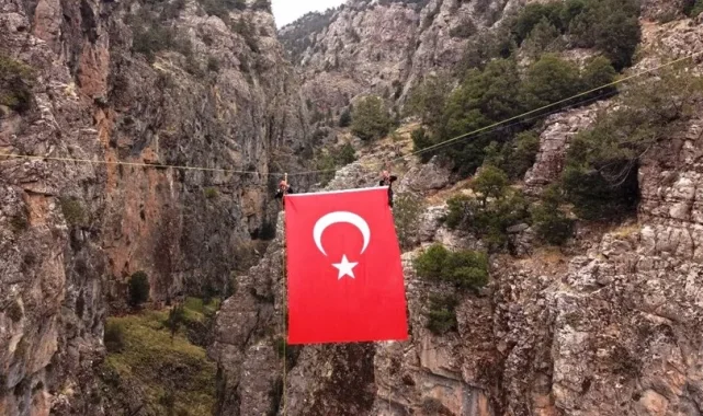 Denizli'de Cumhuriyet'e gökyüzünde anlamlı kutlama