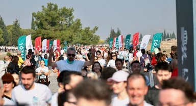 Denizli'de Lykos Yarı Maratonu rekoru! 20 bin kişi Pamukkale'de buluştu
