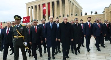 Devlet erkânı Anıtkabir'de