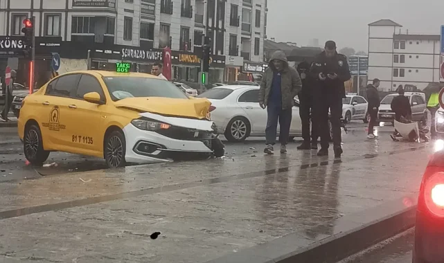Düzce'de ticari taksi ile otomobil çarpıştı: 4 yaralı