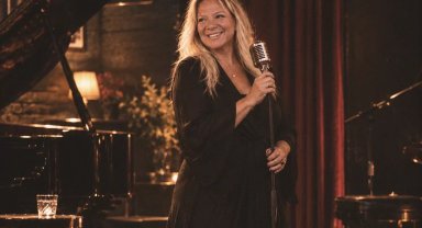 Ebru Aydın'dan caz çıkarması
