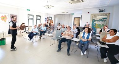 Efes Selçuk'ta zeytin üreticilerine budama eğitimi