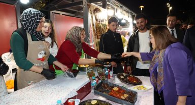 Gaziantep'te Başkan Şahin'den GastroAntep stantlarına yakın ilgi