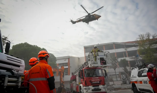 Gerçeği aratmayan tatbikat! Depremi yaşadılar