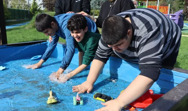 Hereke'den gelen öğrenciler Otizm Spor ve Yaşam Evi'nde buluştu