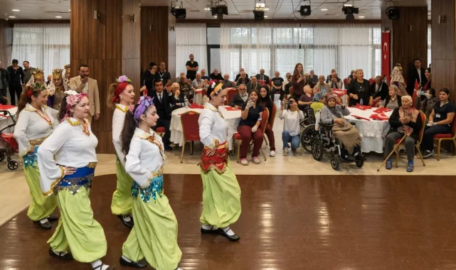 Huzurevinde coşkulu 29 Ekim balosu