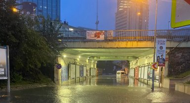İstanbul'da sağanak mesaisi! 2 bin 518 ihbar, 8 bin personel sahada