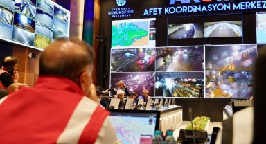 İstanbul'da son yılların en şiddetli yağışlarından biri yaşandı.. Sağanak kabusu: 2 can kaybı