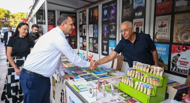 İzmir Bornova'da edebiyat rüzgarı sona erdi