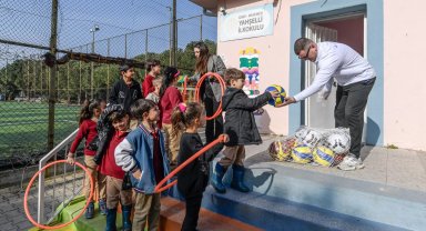 İzmir Büyükşehir'den okullara 37 milyon TL'lik spor malzemesi desteği