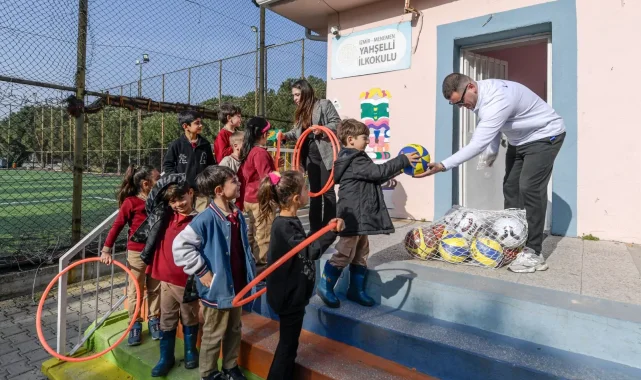 İzmir Büyükşehir'den okullara 37 milyon TL'lik spor malzemesi desteği