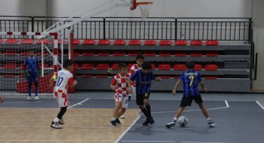 İzmir Çiğli'de cumhuriyet coşkusu sporla taçlandı