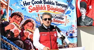 İzmir Menderes'te çocuklar balık ve kitapla buluştu