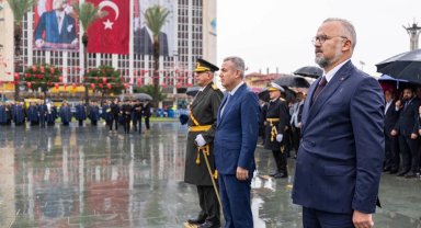 İzmir'de Cumhuriyet coşkusu başladı