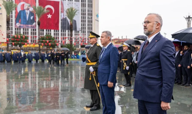 İzmir'de Cumhuriyet coşkusu başladı