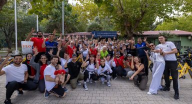 İzmir'de Cumhuriyet coşkusu engelleri aştı