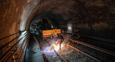 İzmir'de metro raylarında değişim zamanı