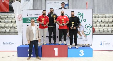 İzmir'de tatami ve minderde Cumhuriyet coşkusu