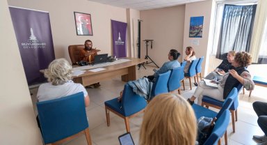 İzmir'de yazarlık eğitimleri başladı