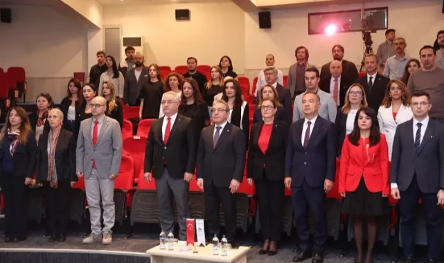 İzmir'in üniversiteleri Cumhuriyet'in kazanımlarını konuştu