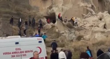 Kapadokya'da facia! Peribacaların turistlerin üstüne çöktü