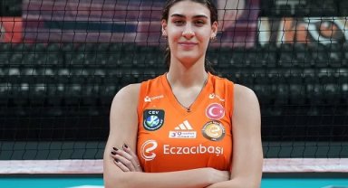 Karmen Aksoy Eczacıbaşı Peron İstanbul'da