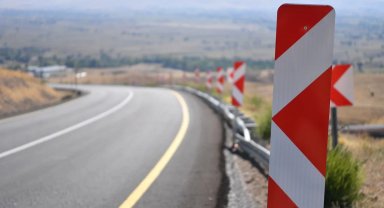Kayseri Büyükşehir'den kış öncesi kırsal yollarda güvenlik mesaisi