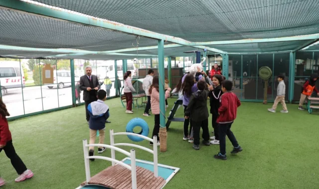 Kayseri Kocasinan çocuklara hayvan sevgisi aşılıyor